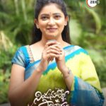 Pallavi Gowda Instagram - నిండు నూరేళ్ల సావాసం సీరియల్‌ గురించి అరుంధతి మాటల్లో.. అదేనండి మన పల్లవి మాటల్లో వినండి! Miss అవ్వకుండా చూడండి #NinduNoorellaSavaasam #Zee5లో ఎప్పుడైనా, ఎక్కడైనా! @mahishivan9_official @nishaa_gowda @richard_jose_official @pallavi_gowda_official @shanyakasalaofficial #Zee5Telugu #NinduNoorellaSavaasamOnZee5