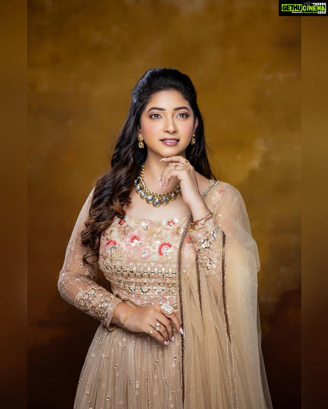 Pallavi Gowda Instagram - MUA : @makeoverbykkg Outfit : @anthariya_ #Makeover