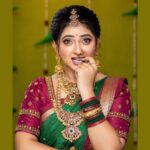 Pallavi Gowda Instagram – You gotta be lucky to see me in a saree😉💚🩷
#Traditional #SixYardsOfElegance #Saree