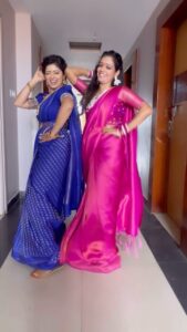 Pallavi Gowda Instagram - Finally we did it together 🙈😜 staytuned for more reels together 😜😂🙈 hopefully 

My beautiful saree by @buttabomma_secrets 
 
Jewellery by @swarnam_varnam