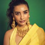 Patralekha Instagram – My stunning yellow saree💛
Outfit: @ekayabanaras 
Stylist : @dhruvadityadave
Hmu : @salechav
📷 @gohil_jeet