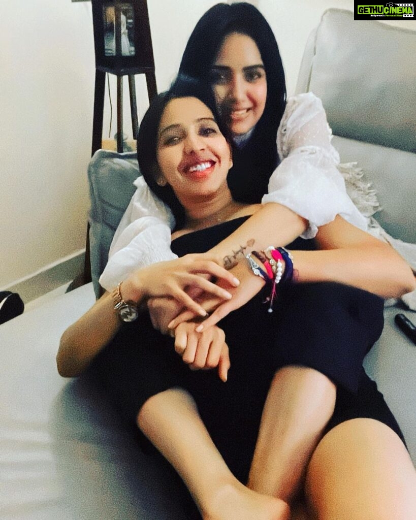 Pavani Reddy Instagram - Wishing you a very happy birthday Meri jaan, my beautiful, young and strong lady. #sister #birthdaygirl # #mylove @roshini9999