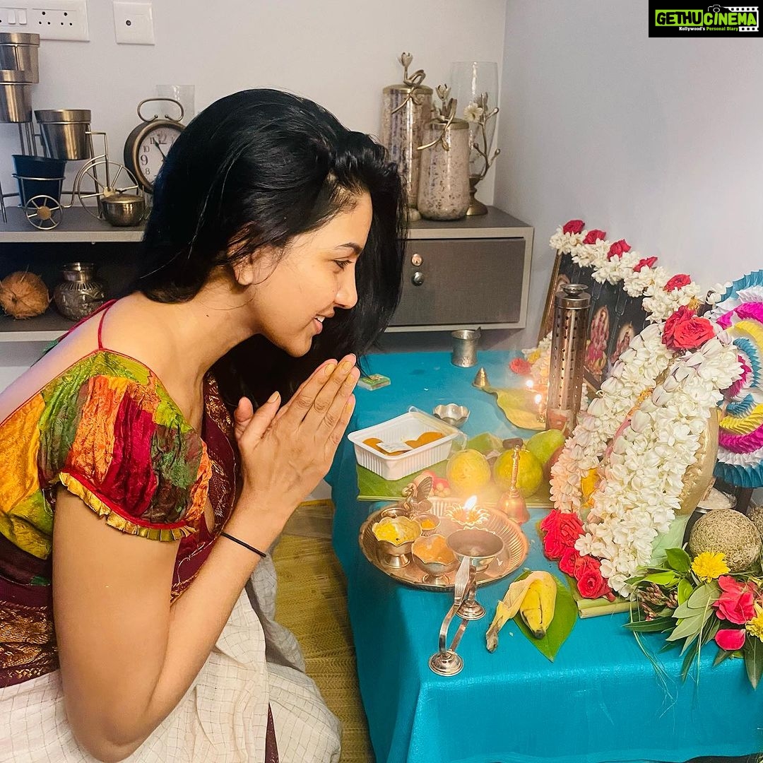 Pavani Reddy Instagram - May the blessings of this special event bring inner peace and happiness in your life. A very Happy Ganesh Chaturthi.. #vinayakachaturthi
