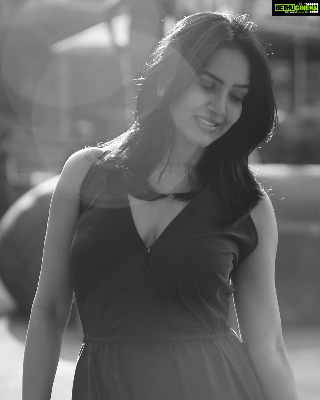 Pavani Reddy Instagram - 🖤🩶 📸: @dop_saiyash #black #and #white