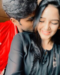 Pavani Reddy Instagram - Wishing a very Happy Birthday to my one and only superman, my ultra strong ironman, my hero, my handsome and to the guy who makes my world complete. Here’s another year of laughing together, messing up together
And making it together. 
No one can ever compare the love that you make me feel, leave butterflies 
I Feel the whole zoo when I’am with you. Love you my bubu 😘😘😘 @amir__ads 
#birthdayboy #love #us