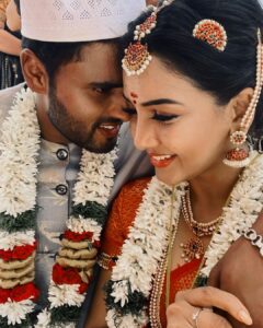 Pavani Reddy Instagram - Wishing a very Happy Birthday to my one and only superman, my ultra strong ironman, my hero, my handsome and to the guy who makes my world complete. Here’s another year of laughing together, messing up together
And making it together. 
No one can ever compare the love that you make me feel, leave butterflies 
I Feel the whole zoo when I’am with you. Love you my bubu 😘😘😘 @amir__ads 
#birthdayboy #love #us