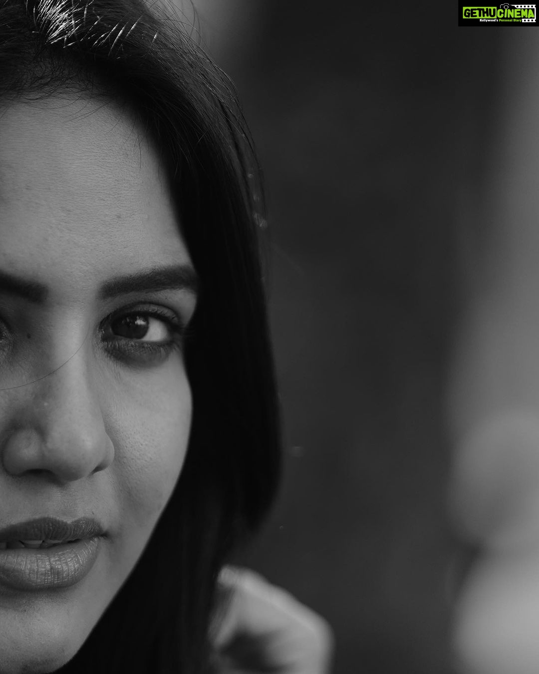 Pavani Reddy Instagram - 🖤🩶 📸: @dop_saiyash #black #and #white