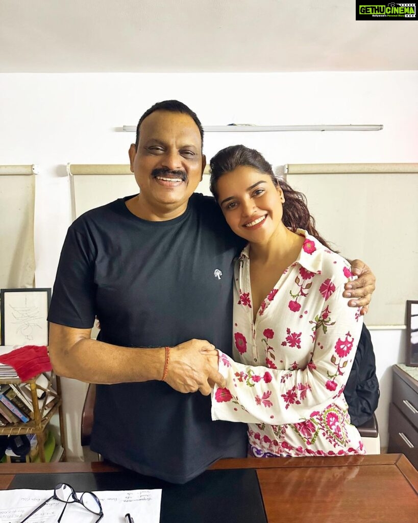 Pia Bajpiee Instagram - @jogimallang sir ji who saw Ankita in me. From my 1st meeting wd him in Mumbai till today , his unwavering faith in me keeps me going ahead in life ❤️🙏 @honeyyjaiin @richaguptaa #myrocksolidsupport 🥰 @jogifilmcasting #lostonzee5 #lost