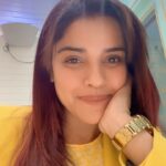 Pia Bajpiee Instagram - Reel bhi banani hai aur koi dekhe bhi na..tough life 😅