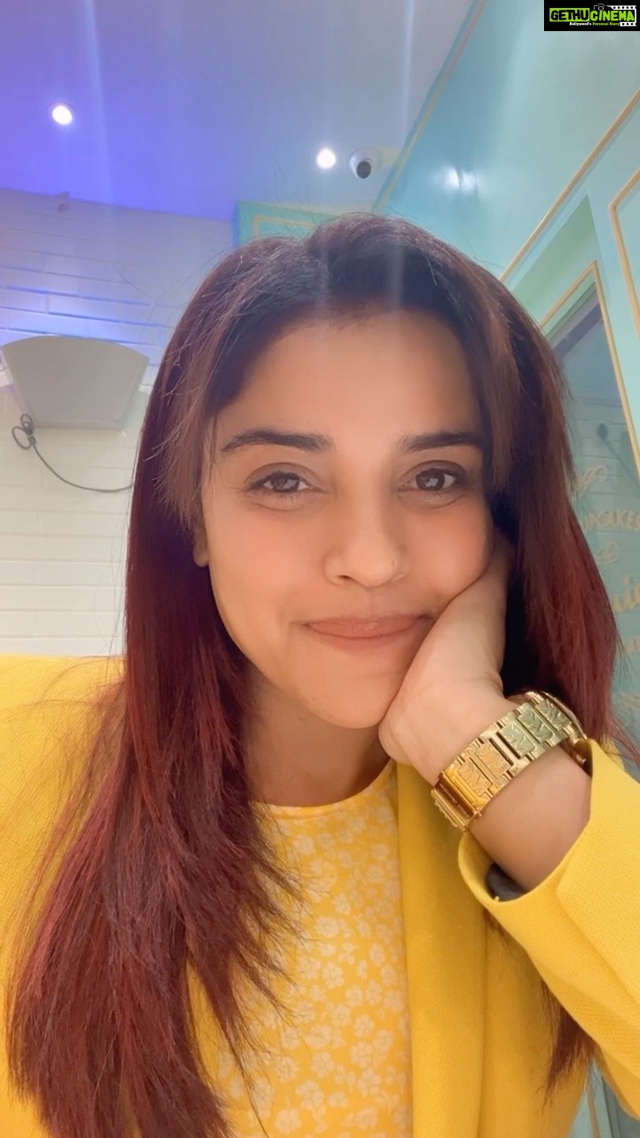 Pia Bajpiee Instagram - Reel bhi banani hai aur koi dekhe bhi na..tough life 😅