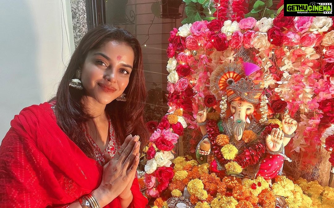 Pia Bajpiee Instagram - Blessed 🙏 #home #mumbai #ganpatibappamorya
