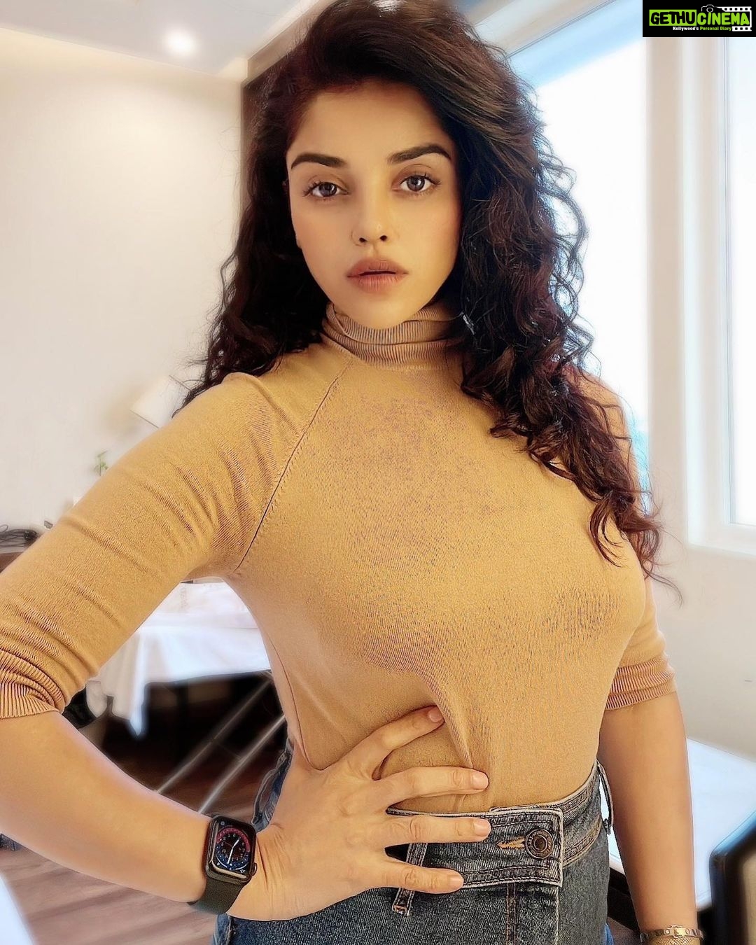 Pia Bajpiee Instagram - U feel settle where u r at peace..no money,no status no looks nothing just peace..