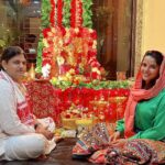 Pia Bajpiee Instagram - गणेश जी को अगले साल फिर से आने के लिए अभी भेज कर आयी हूँ, did puja and visarjan wd my family ( through video call), pandit ji @hindu.rituals बहुत बहुत धन्यवाद इतनी अच्छी पूजा कराने के लिए 🙏 and my team ,nothing was possible without their support @ranch__namdev @kk2635610 #devendramandal #visarjanday #ganpati