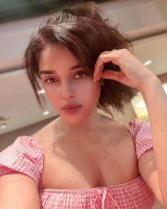 Pia Bajpiee Instagram - कौन ढूँढे quotes ..huh 🙄😎