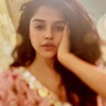 Pia Bajpiee Instagram – मिज़ाज में थोड़ी सख़्ती ज़रूरी है ,लोग पी जाते अगर समंदर खारा ना होता – गुलज़ार