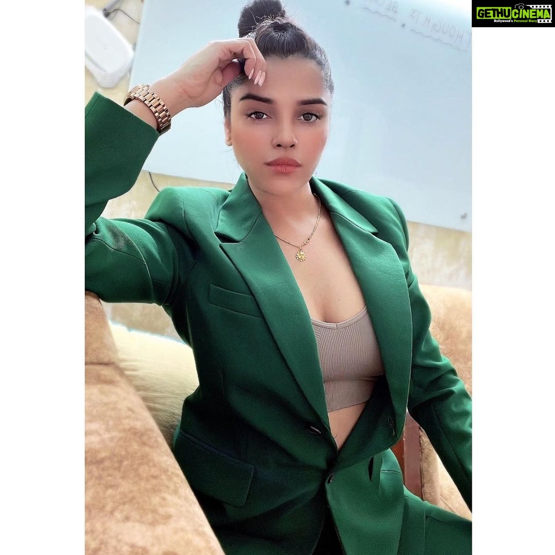 Pia Bajpiee Instagram - 🧚♀️ I love suits ✌️ “ANY COLOUR CAN BE POWERFUL”