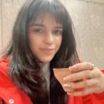 Pia Bajpiee Instagram – सर्दी की रातों में कुल्हड़ वाला गर्म गर्म दूध मलाई मार के 😁