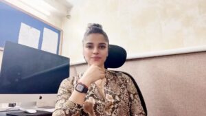 Pia Bajpiee Instagram - I still did 😂…link in story ✌️ UP accent,the voice & rejection 🤷‍♀️ but yup I m still making Videos n showing them mirror 👊 Being different is not being wrong.