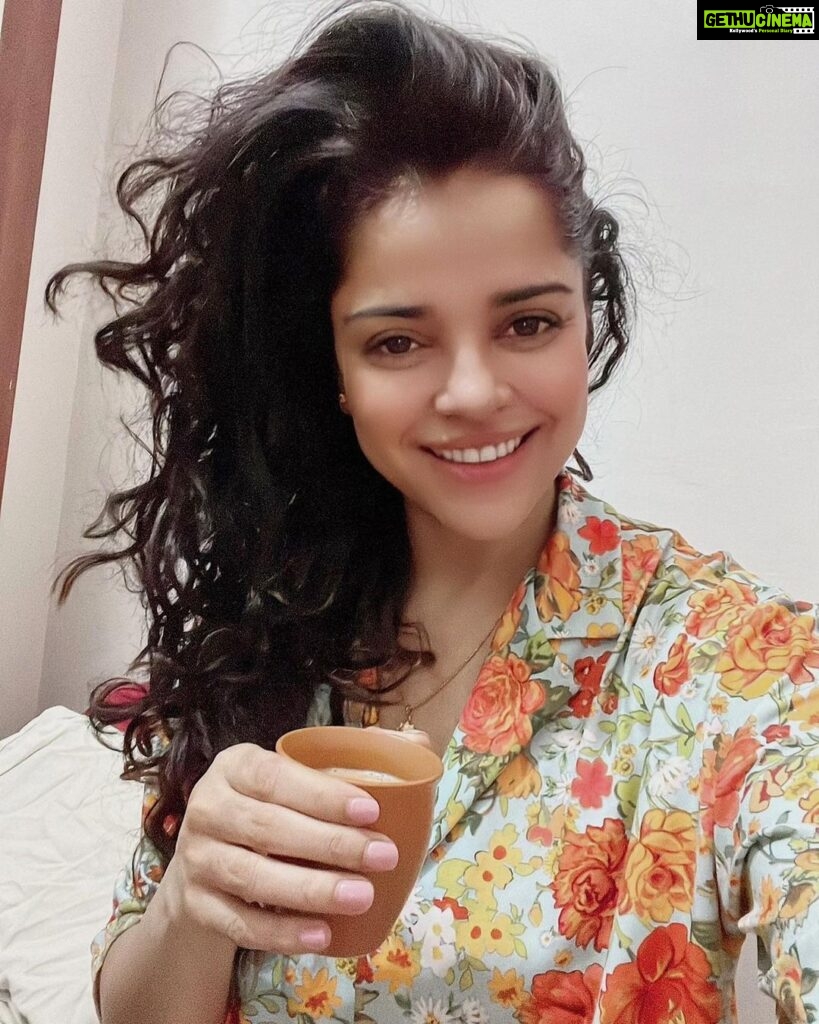 Pia Bajpiee Instagram - friiiiinds चाय पी लो #इटावाकीचाय #etawahgirl #tea #morning