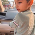 Pia Bajpiee Instagram – प्यार ❤️नयंश  #nephew #love #home ऊधमी बच्चा 😂 इनको photo click नहीं करवानी थी , भाई साहब नींद में थे 😭