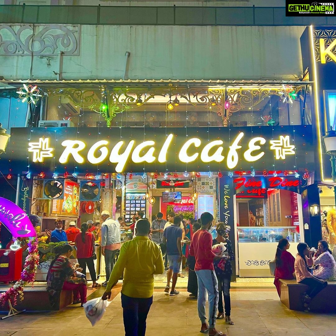 Pia Bajpiee Instagram - #lucknow ❤️ #royalcafe #basketchat