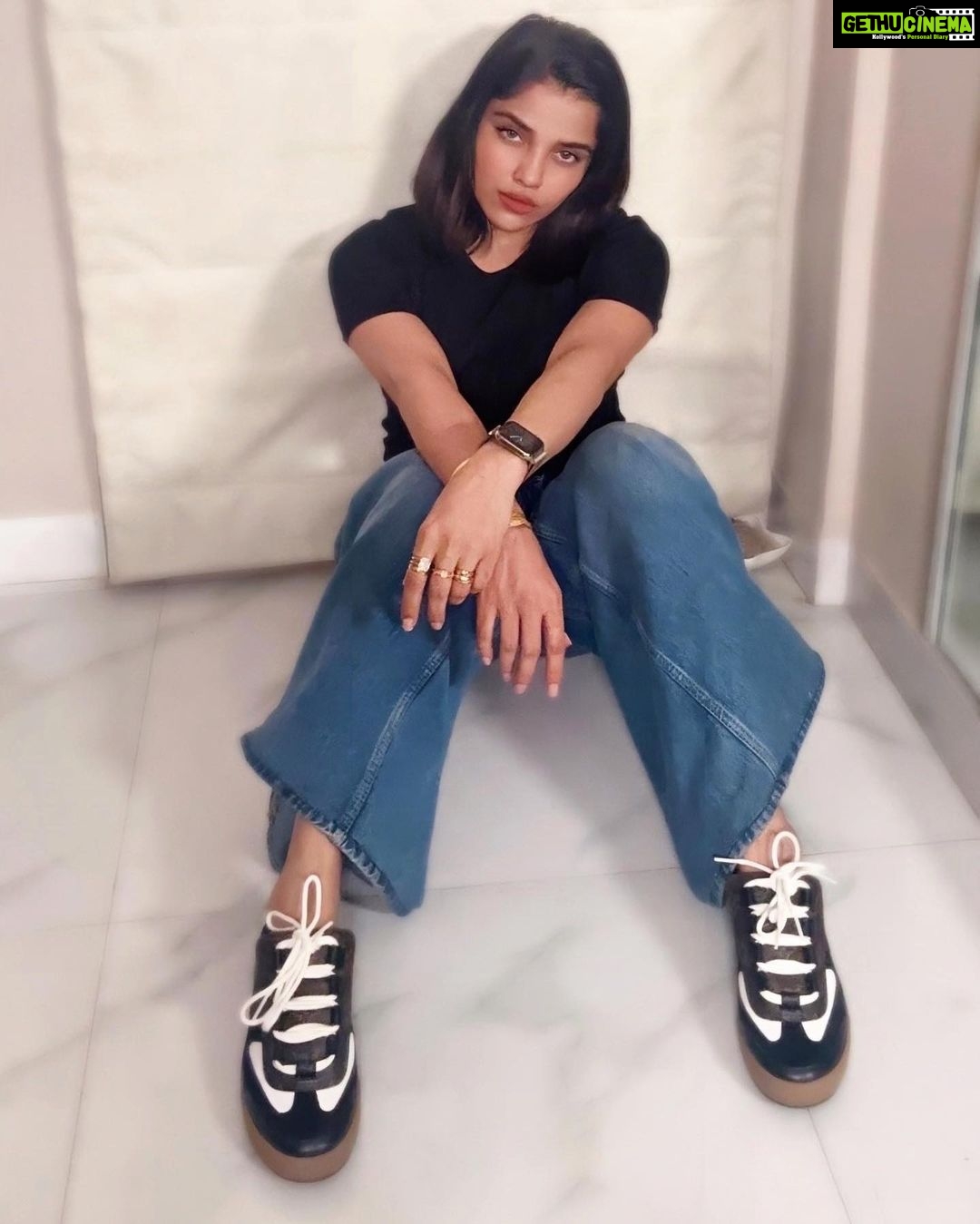 Pia Bajpiee Instagram - 🖤🙌 #itsgood #loveit