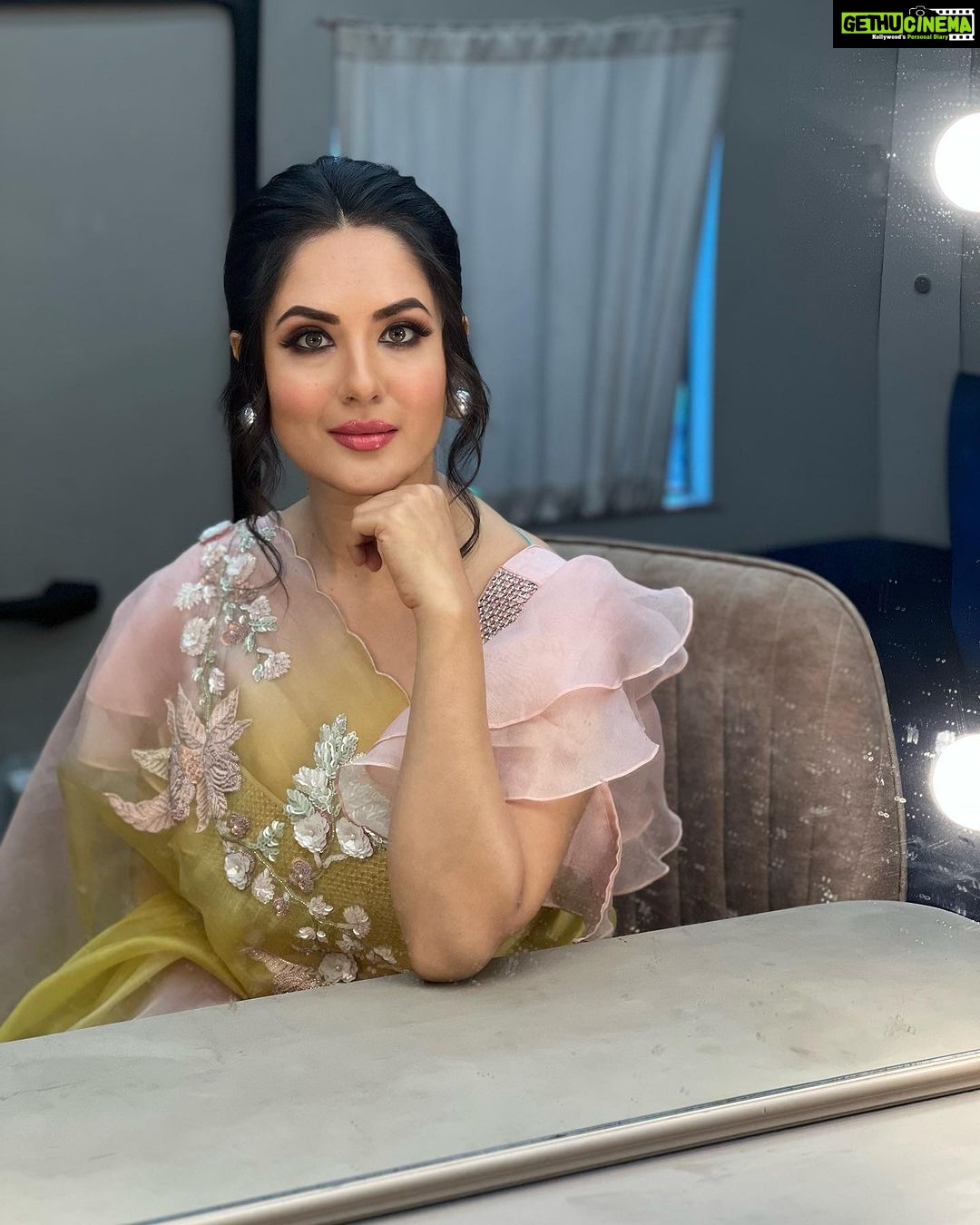 Pooja Bose Instagram - Style by @hittingfashion Costume @kaasniindia Mua @makeup_artist_amit @zeebanglaofficial #dancebangladance
