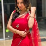 Pooja Bose Instagram – Few more from poila boisakh special episode of #dancebangladance @zeebanglaofficial 
Saree by @kaasniindia