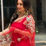 Pooja Bose Instagram – Few more from poila boisakh special episode of #dancebangladance @zeebanglaofficial 
Saree by @kaasniindia