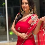 Pooja Bose Instagram – Few more from poila boisakh special episode of #dancebangladance @zeebanglaofficial 
Saree by @kaasniindia