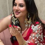 Pooja Bose Instagram – Few more from poila boisakh special episode of #dancebangladance @zeebanglaofficial 
Saree by @kaasniindia