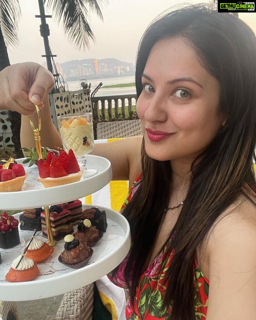 Pooja Bose Instagram - Missing all of u gals and the fun time and of course the delicious food we had at @westinmumbaipowai thanks for ur lovely hospitality and that amazing view to look out for 🥂