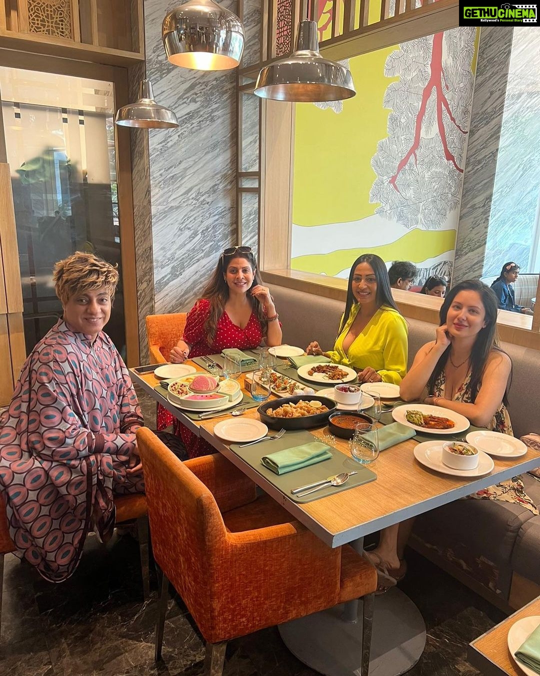 Pooja Bose Instagram - Missing all of u gals and the fun time and of course the delicious food we had at @westinmumbaipowai thanks for ur lovely hospitality and that amazing view to look out for 🥂
