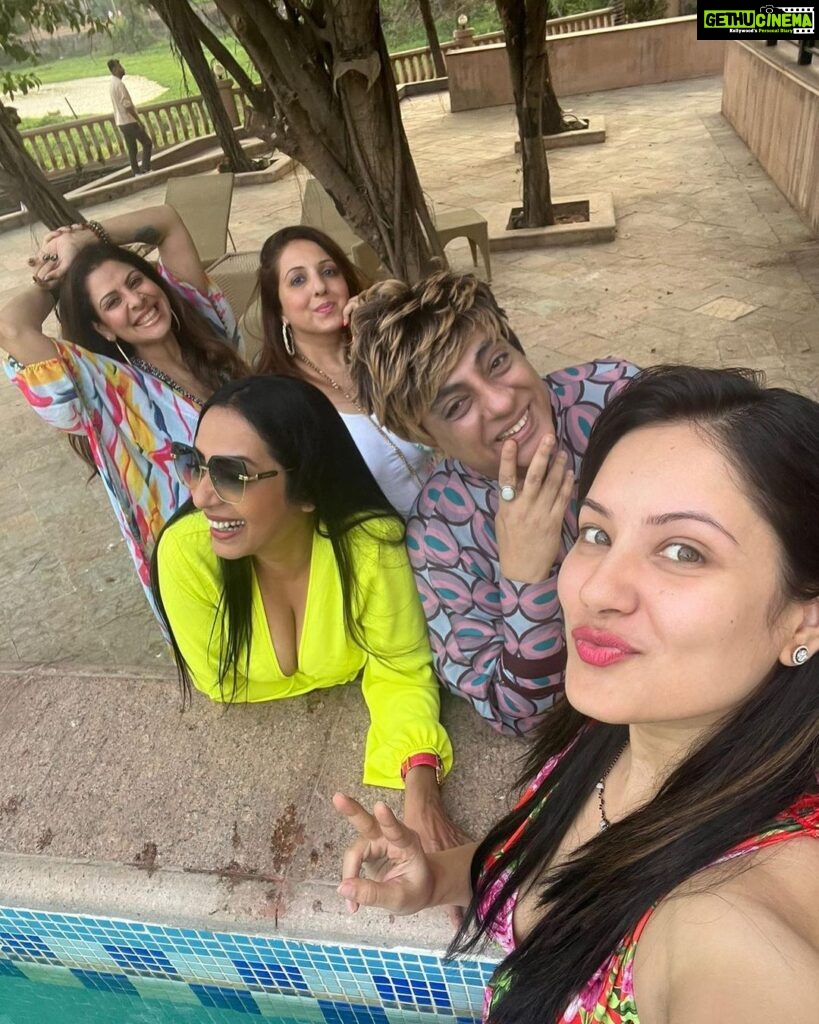 Pooja Bose Instagram - Missing all of u gals and the fun time and of course the delicious food we had at @westinmumbaipowai thanks for ur lovely hospitality and that amazing view to look out for 🥂
