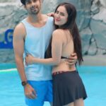 Pooja Bose Instagram - Spent an eventful evening celebrating my love’s @kunalrverma birthday and a beautiful floating sundowner Ps . I was actually floating in the small boat 🏄🏻‍♀️ @novotelgoacandolim