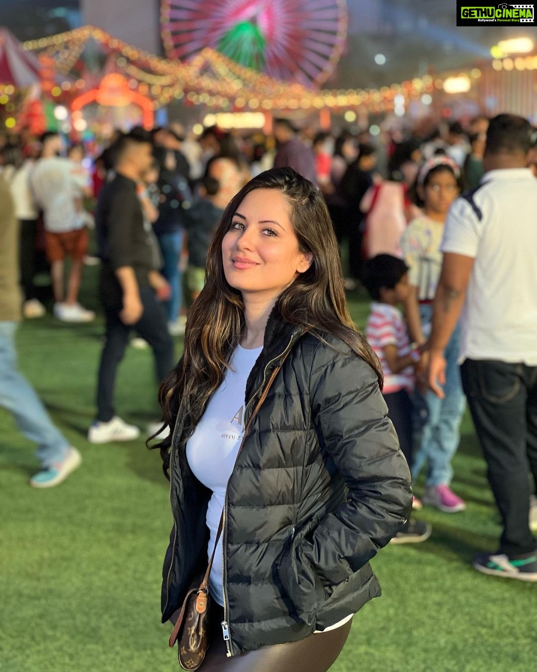Pooja Bose Instagram - Christmassy 📸 @banerjeedekai