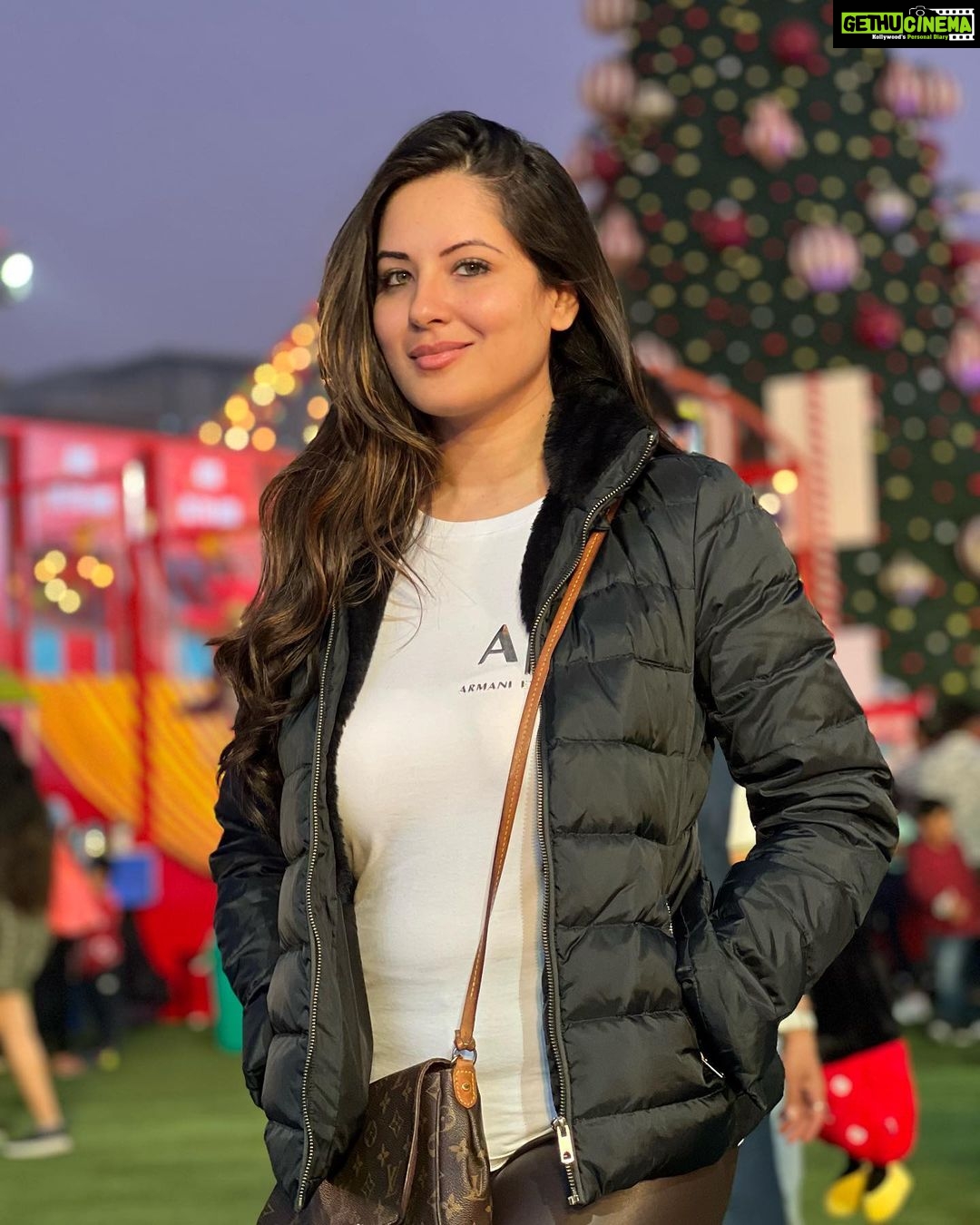 Pooja Bose Instagram - Christmassy 📸 @banerjeedekai