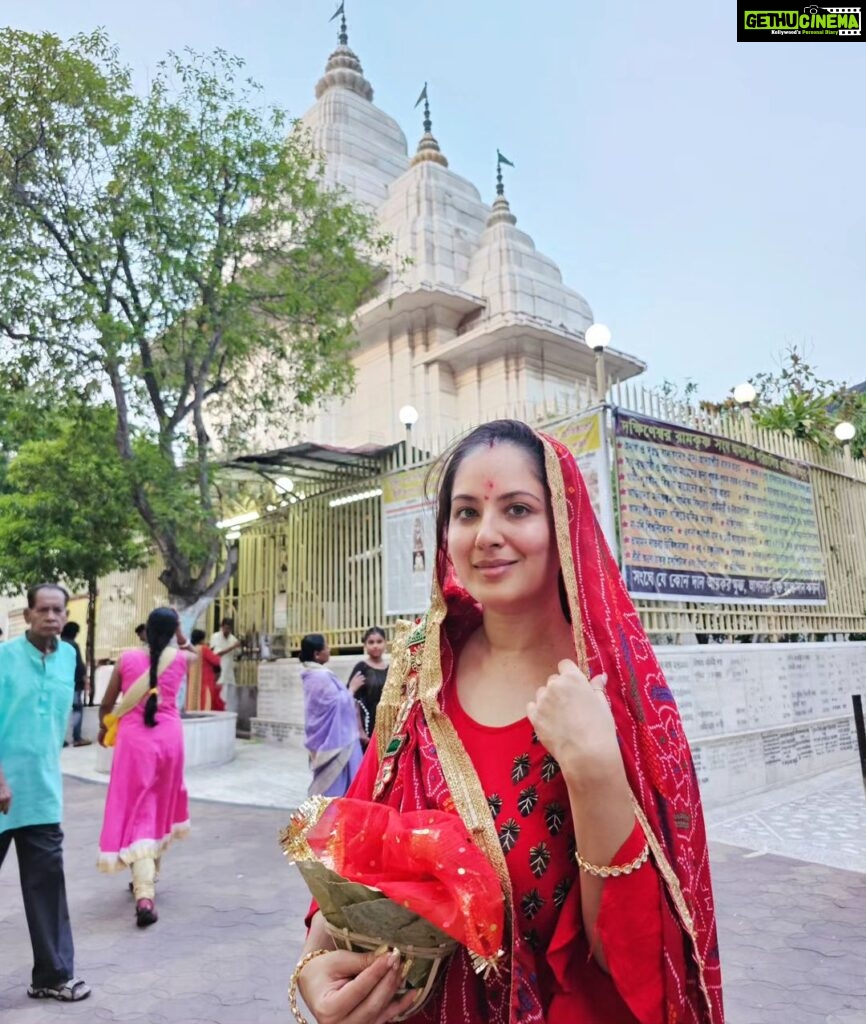 Pooja Bose Instagram - আদ্যাপীঠ , বেলুড় মঠ ও দক্ষিণেশ্বর- এ পুজা পরিবারের সাথে 🙏🫶 @banerjeepuja @kunalrverma @krishiv.verma09 Belur Math