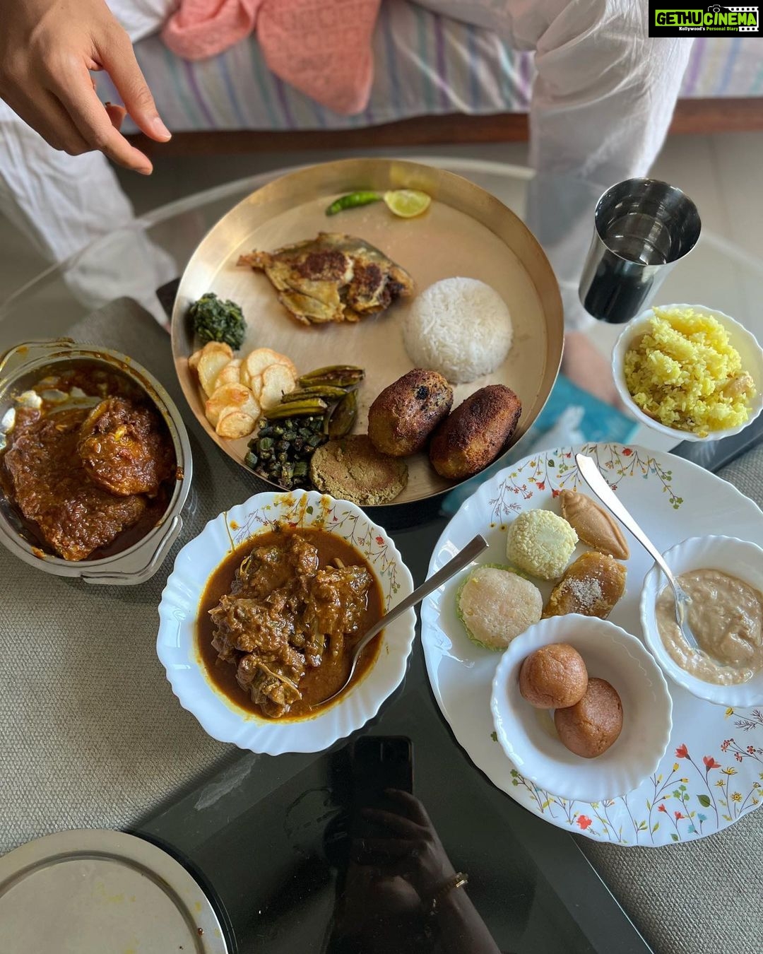 Pooja Bose Instagram - Shubho jamai shoshti to all New vlog out now link in bio
