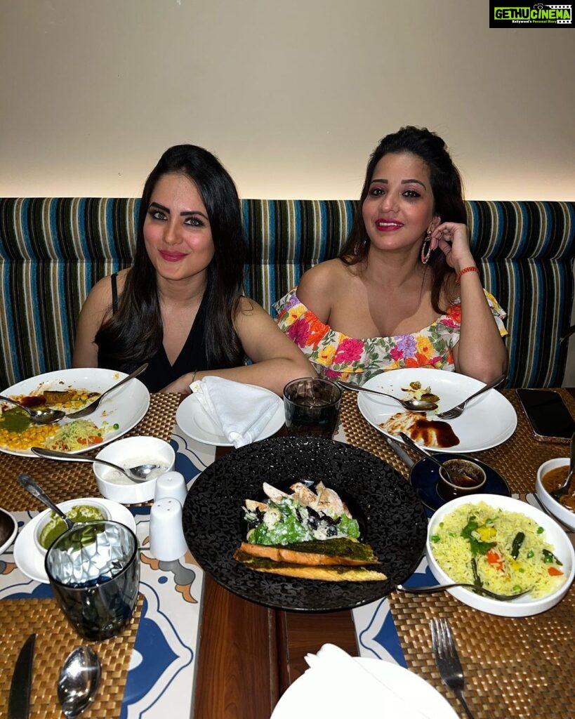 Pooja Bose Instagram - Had such a lovely experience in @novotelgoacandolim thanks for ur lovely hospitality and amazing yummy food had a great time with friends and dear hubby @kunalrverma @aslimonalisa @vikrant8235