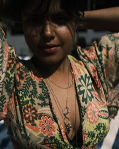 Pooja Devariya Instagram - Acknowledging another 365 days around the sun, another year of going with the flowwwww 🌊🏄🏾‍♀️☀️🏝️🐈🫧♾️🐠✨🌸🪐 Happy new year, beaches 🫧

#afloat