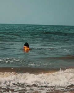 Pooja Devariya Instagram - Activities of the soul. Float. Eat. Admire ✨🌸☀️🍽️🛟🫶🏽🫧

#ridingthetide
