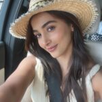 Pooja Hegde Instagram - Just some randomness ✌🏼
