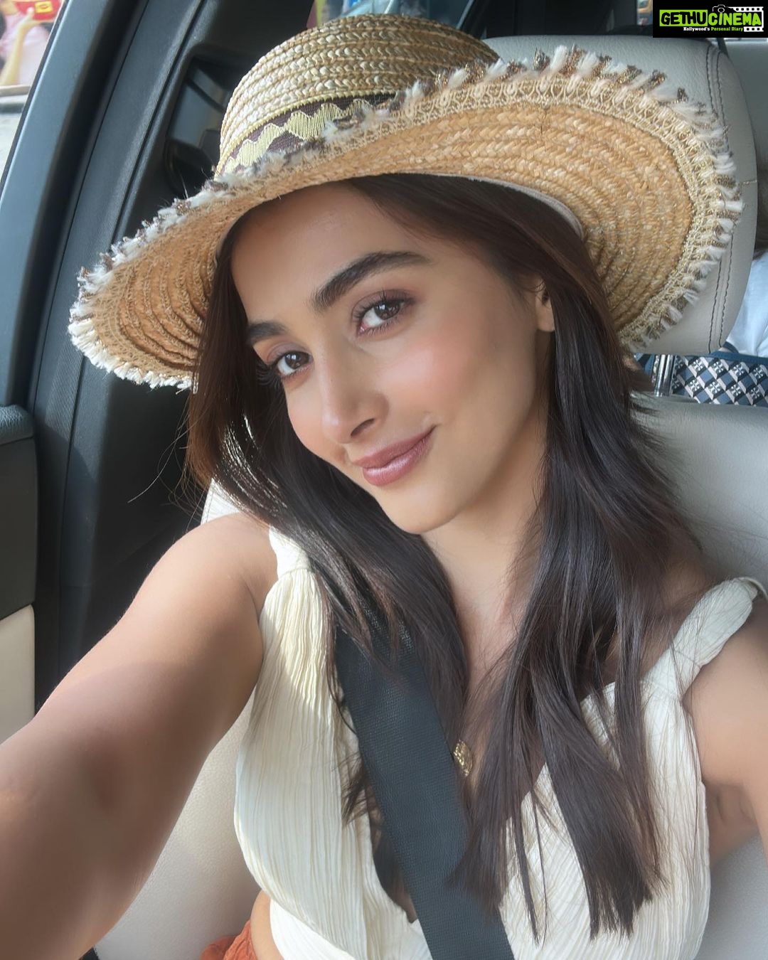 Pooja Hegde Instagram - Just some randomness ✌🏼