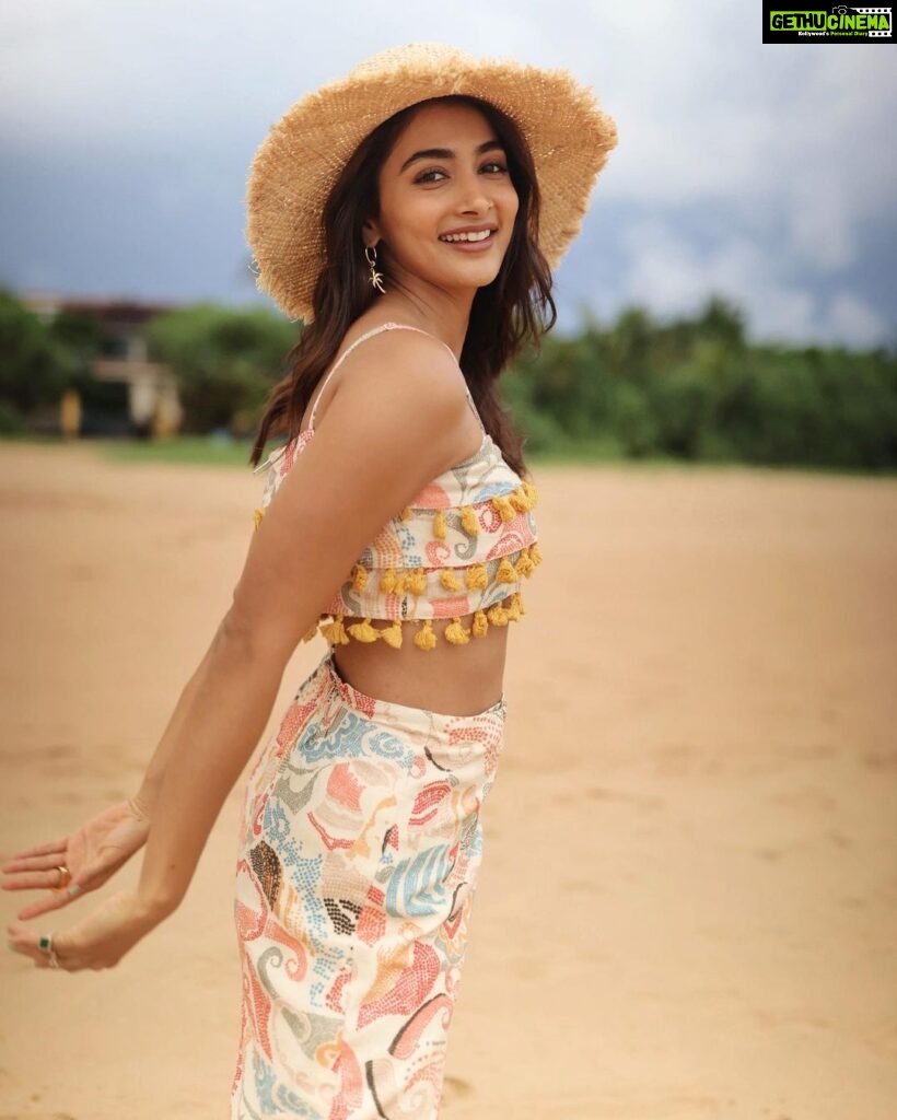 Pooja Hegde Instagram - Love you zindagi…🥰😍❤️ Bentota Beach