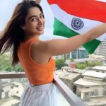 Pooja Hegde Instagram - Vande Maataram 🇮🇳❤️ India, meri jaan 🧡🤍💚