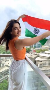 Pooja Hegde Instagram - Vande Maataram 🇮🇳❤️ India, meri jaan 🧡🤍💚
