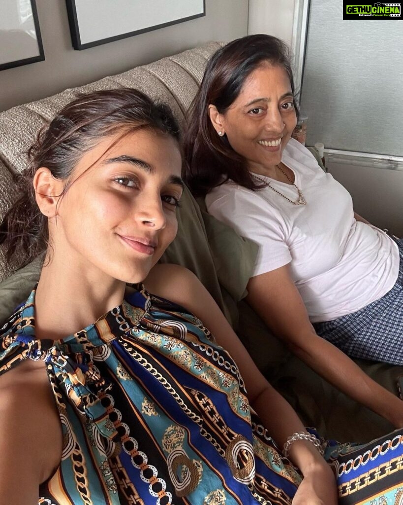 Pooja Hegde Instagram - When maa comes to stay ❤️ #nowitsahome #sunday