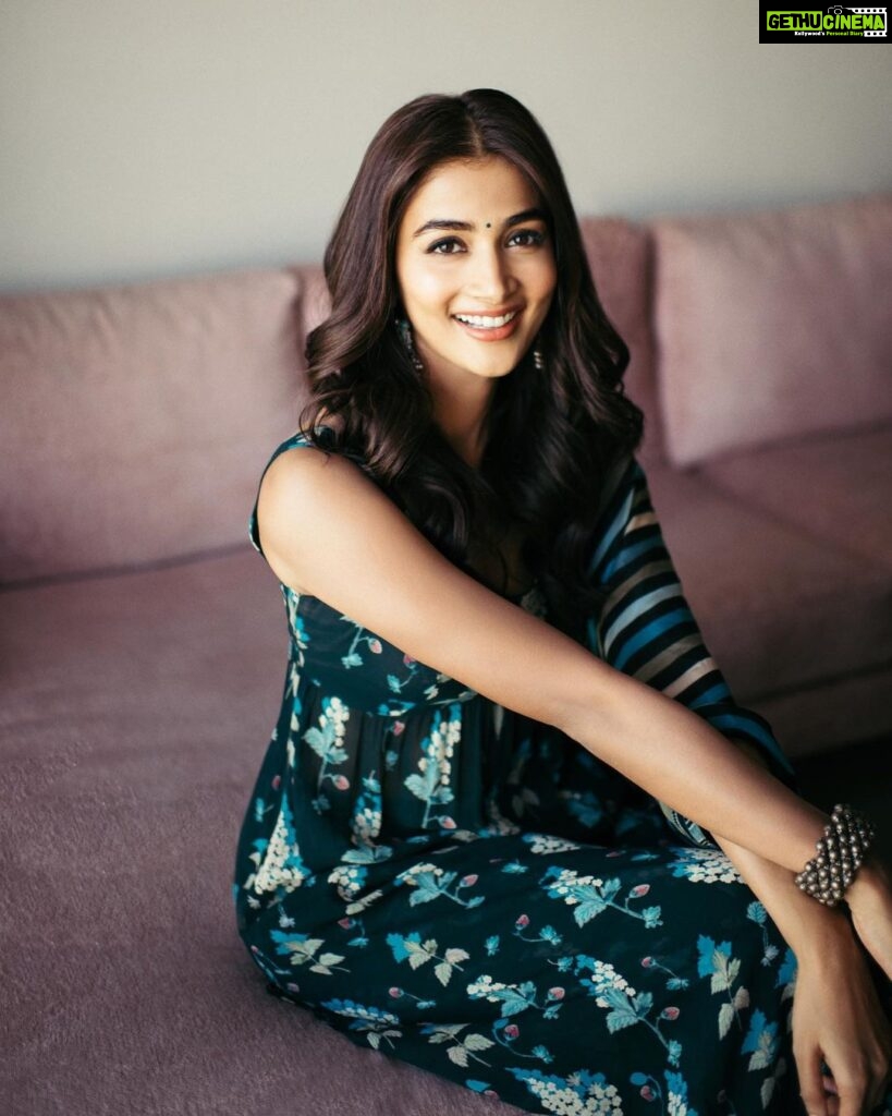 Pooja Hegde Instagram - Eid Mubarak and Happy Akshay Tritiya ❤️ #happyvibesonly