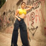 Pooja Hegde Instagram - Daddy’s warrior princess 🙋🏻‍♀️👸🏻☺️ #laracroftwho😉 #kisikabhaikisikijaan